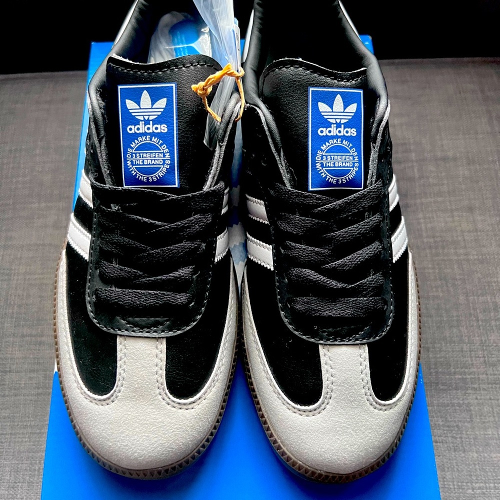 Adidas Vegan Samba- Men’s 6.5/Women’s 7.5
Cloud White/Core Black/Gum